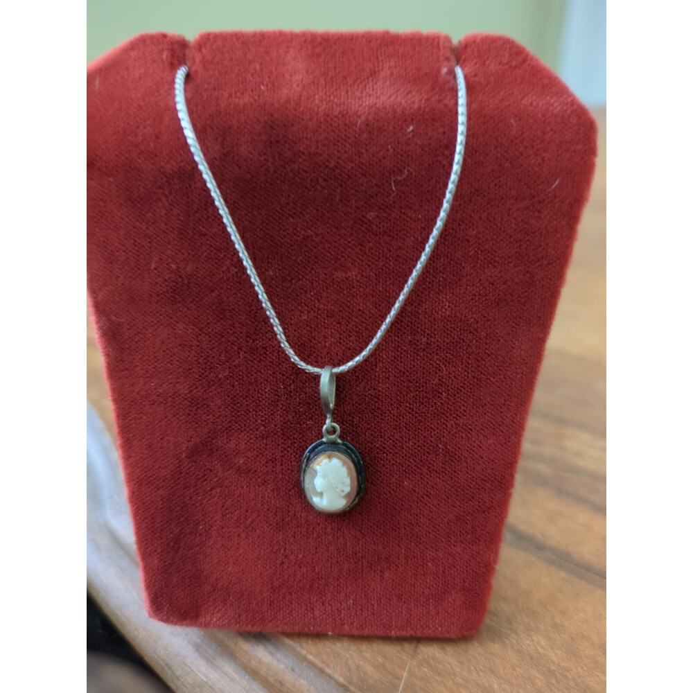 Miniature Vintage Shell Cameo Pendent Necklace